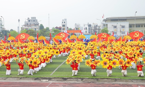 Hơn 1.500 người tham dự Lễ khai mạc Đại hội Thể dục thể thao phường Yên Dũng 