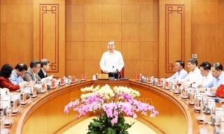 Siết chặt quyền lực, chặn tham nhũng từ gốc