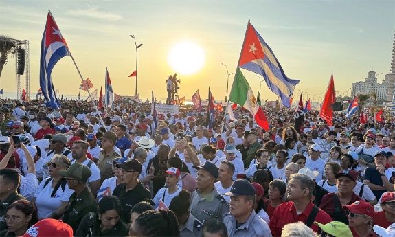 Người dân Cuba tuần hành kỷ niệm Ngày Quốc tế Lao động