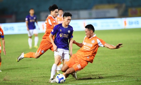 Thắng kịch tính Đà Nẵng, Hà Nội trở lại top 3