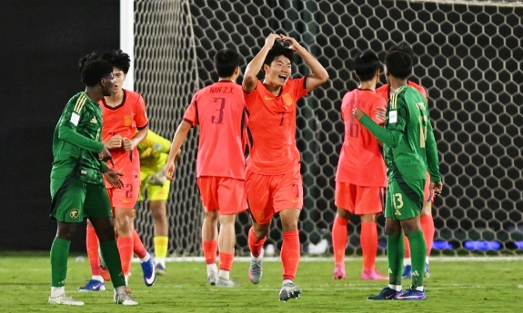 Xác định hai đội bóng đầu tiên vào bán kết U17 châu Á 2026