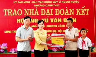 Chủ tịch Ủy ban MTTQ tỉnh Bắc Ninh trao nhà đại đoàn kết tại Cảnh Thụy