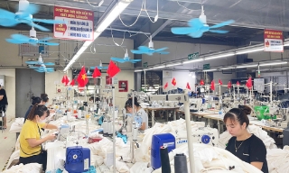 Doanh nghiệp điều chỉnh điều chỉnh giờ làm, bảo vệ người lao động trước nắng nóng