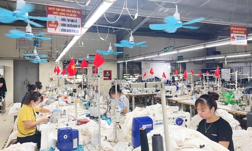 Doanh nghiệp điều chỉnh điều chỉnh giờ làm, bảo vệ người lao động trước nắng nóng