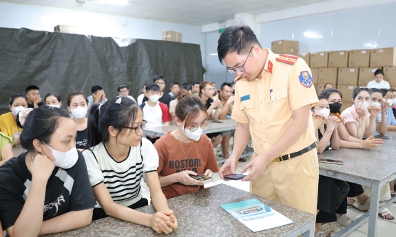 Bắc Ninh: Đào tạo kỹ năng lái xe an toàn cho hàng trăm công nhân