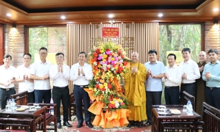 Chủ tịch HĐND tỉnh Nguyễn Việt Oanh chúc mừng Đại lễ Phật đản 2026 tại chùa Phật Tích