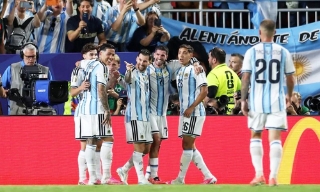 Messi lập hat-trick, Argentina đại thắng Algeria