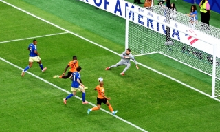 World Cup 2026: "Cơn lốc màu da cam" Hà Lan thổi bay Thụy Điển  