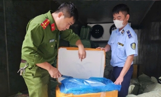 Bắc Ninh: Tạm giữ hơn 1,6 tấn thực phẩm không rõ nguồn gốc tại xã Tiên Du