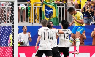 Brazil thắng ngược Nhật Bản ở phút bù World Cup