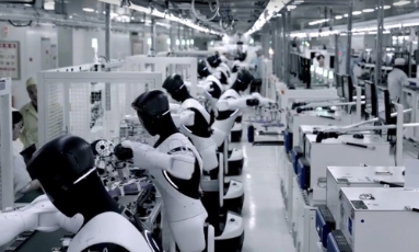  Robot hình người làm việc 6 ngày, sai sót 0,01%