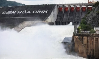 11 giờ trưa nay (11/7), hồ thủy điện Hòa Bình sẽ mở 1 cửa xả đáy