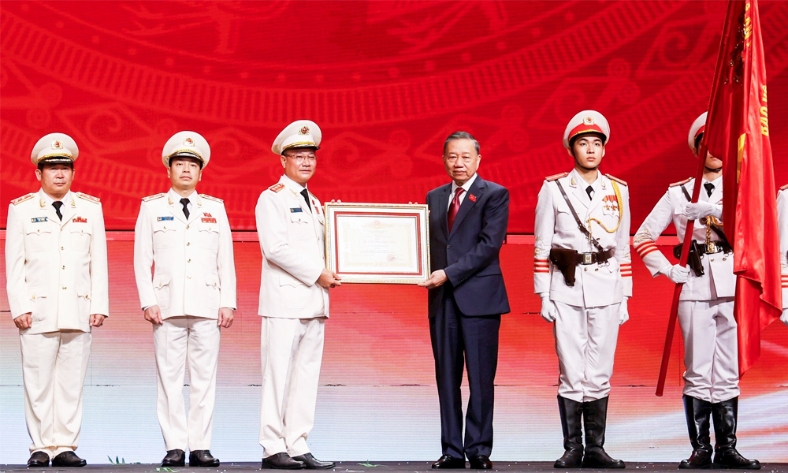  Tổng Bí thư, Chủ tịch nước Tô Lâm : Bảo vệ an ninh theo nguyên tắc "phát triển đến đâu, an ninh đến đó"