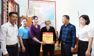 Lãnh đạo tỉnh Bắc Ninh thăm, động viên các hộ gia đình tạm cư, dự án sân bay Gia Bình
