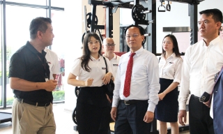 Phó Chủ tịch UBND tỉnh Phạm Văn Thịnh làm việc với Tập đoàn Johnson Health Tech