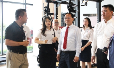  Phó Chủ tịch UBND tỉnh Phạm Văn Thịnh làm việc với Tập đoàn Johnson Health Tech