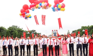 Phó Bí thư Tỉnh ủy Trần Huy Phương dự Khai mạc Đại hội Thể dục thể thao phường Tam Sơn 