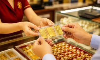Giá vàng sáng 13/8 tăng 300.000 đồng/lượng ngay khi mở cửa