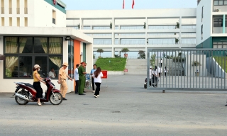 Thí sinh điểm thi Trường THPT Chuyên Tuyên Quang bước vào kỳ thi lại