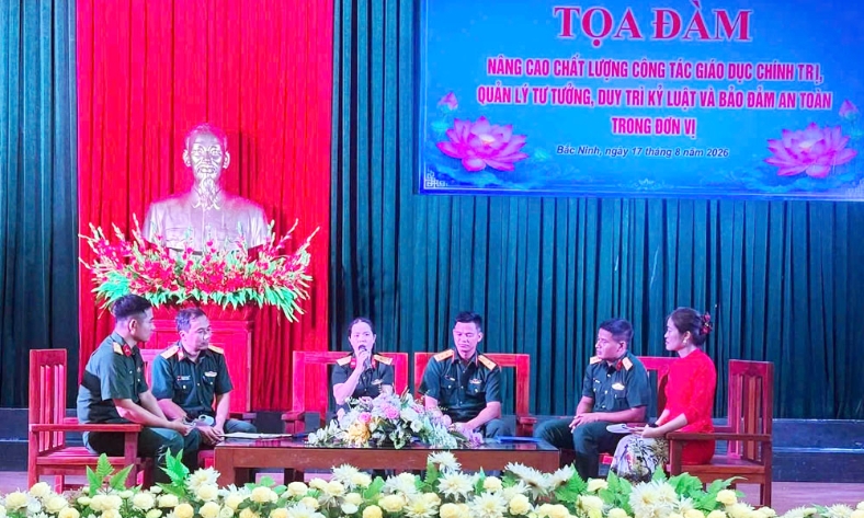  Lữ đoàn 673 tọa đàm nâng cao chất lượng công tác quản lý, giáo dục bộ đội
