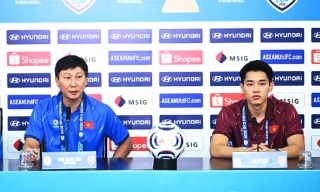 Huấn luyện viên Kim Sang Sik: “Tuyển Việt Nam muốn viết nên lịch sử tại ASEAN Cup”
