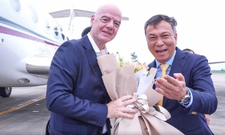 Chủ tịch FIFA đã đến Hà Nội, dự khán trận chung kết ASEAN Cup