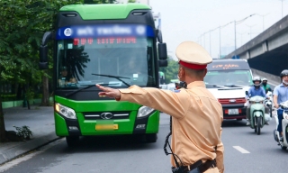 Ngày đầu tổng kiểm soát, xử lý vi phạm xe kinh doanh vận tải