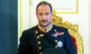 Thái tử Haakon VIII trở thành Nhà vua Na Uy