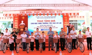 Bắc Ninh: Trao quà "Tiếp sức đến trường" tại Trường Tiểu học An Lạc