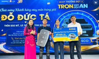 Khách hàng Bảo Việt Nhân Thọ Bắc Giang trúng thưởng ô tô VinFast