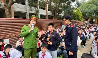 Đại úy Lăng Văn Hải - tấm gương dũng cảm cứu cháu bé giữa dòng nước lũ