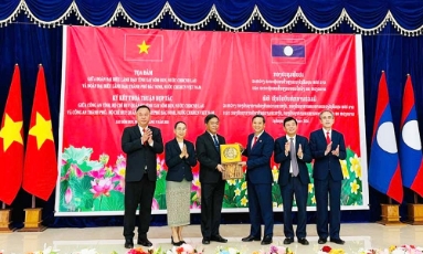  Chủ tịch HĐND thành phố Bắc Ninh Nguyễn Việt Oanh thăm, làm việc tại Lào