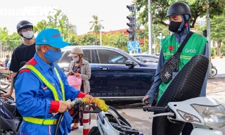 Doanh nghiệp tự quyết giá xăng dầu nhưng công bố giá mới ít nhất trước 30 phút