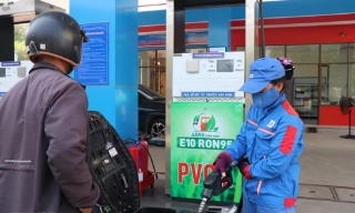 Xăng giảm hơn 1.200 đồng/lít từ chiều nay 15/10