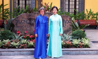 Phu nhân Tổng Bí thư, Chủ tịch nước Tô Lâm và Phu nhân Tổng thống Thụy Sĩ thăm Trường Đại học Dược Hà Nội