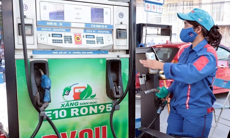  Giá xăng dầu đồng loạt tăng, xăng E10 có giá mới 25.734 đồng mỗi lít