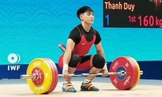 Lực sĩ 17 tuổi Nguyễn Thành Duy phá 2 kỷ lục thế giới