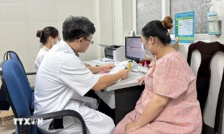 Hà Nội: Từ 1/1/2027 phụ nữ sinh đủ hai con trước 35 tuổi được hỗ trợ 4 triệu đồng