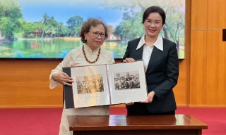 Khu Di tích Phủ Chủ tịch tiếp nhận ảnh tư liệu về Chủ tịch Hồ Chí Minh