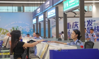 Trung Quốc thí điểm cho người nước ngoài đăng ký lưu trú trực tuyến