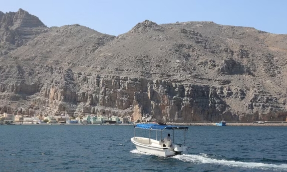 Tổng thống Mỹ D.Trump chỉ thị hải quân phong tỏa eo biển Hormuz