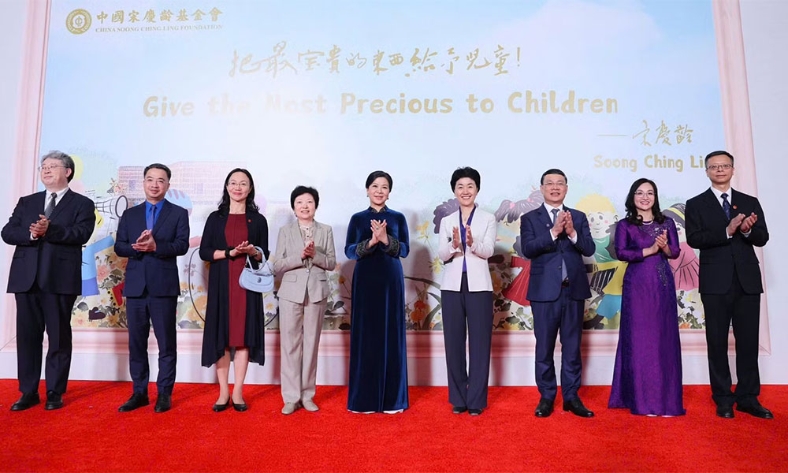  Phu nhân Tổng Bí thư, Chủ tịch nước Tô Lâm thăm Trung tâm giao lưu khoa học văn hóa thanh thiếu niên Tống Khánh Linh