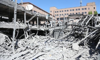 Iran nhận chuyến hàng viện trợ đầu tiên