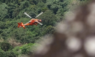 Rơi trực thăng giữa rừng rậm ở Indonesia, 8 người thiệt mạng