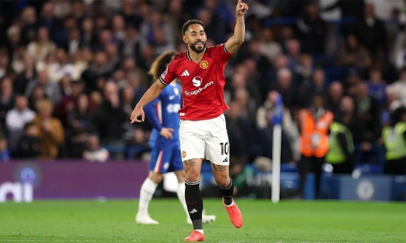 Man Utd đánh bại Chelsea, tiến gần vé dự Champions League