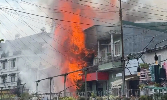 Cháy nhà ở trung tâm Đà Lạt