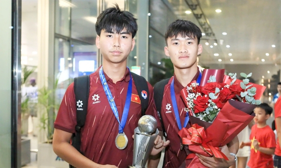 U17 Việt Nam mang cúp vô địch về nước, hướng tới giải U17 châu Á 2026