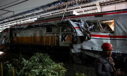 Hai tàu hỏa va chạm gần thủ đô Indonesia, hơn 80 người thương vong