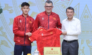 Thủ tướng Lê Minh Hưng gặp mặt, chúc mừng đội tuyển bóng đá U17 Việt Nam