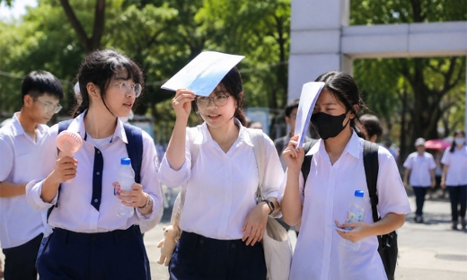 Sĩ tử thi lớp 10 căng mình giữa nắng nóng: 5 lưu ý để không kiệt sức
